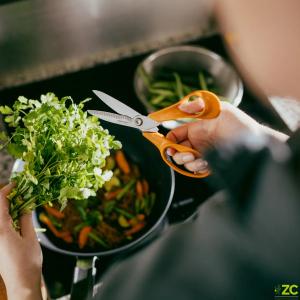 Fiskars Кухненски ножици, 18 см 1075051